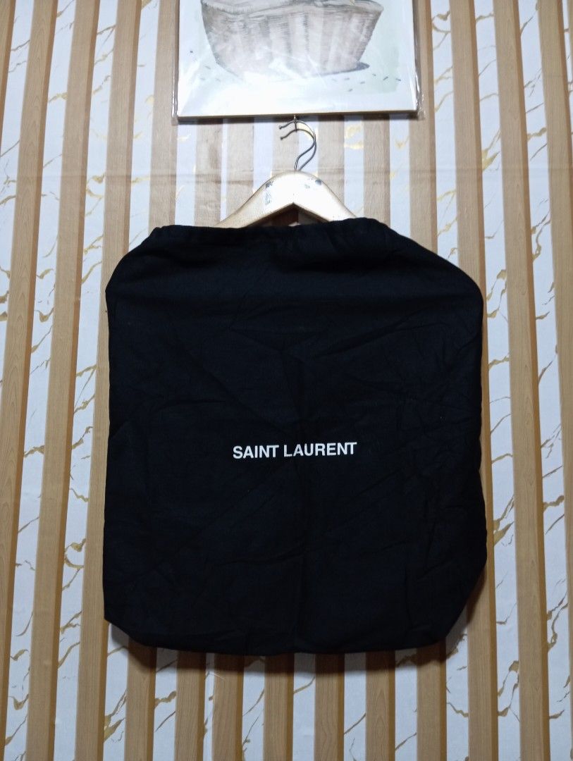 SAINT LAURENT DUSTBAG (Category: Belt bags, Clutches and Pouches) located in Monkayo. Submitted by danielcabusora (Listing ID 1442065218, Image 1). Description: SAINT LAURENT DUSTBAG W-17 L-19 LIKE NEW CONDITION NO ISSUE NO FLAWS.