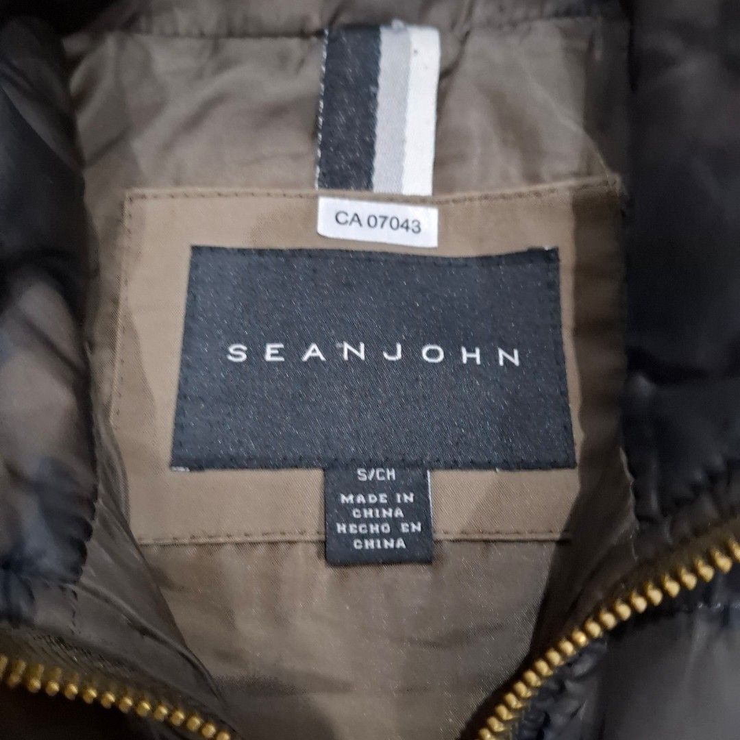 Sean John Camouflage Puffer Jacket (Category: Activewear) located in Batangas. Submitted by kuyacythrift (Listing ID 1442160614, Image 2). Description: excellent condition color rate 9.5 no issue tags dimes and size see photos payment first GCASH BDO BANK TRANSFER.