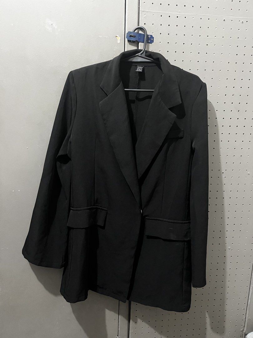 SHEIN Black Oversized Blazer with Belt (Category: Coats, Jackets and Outerwear) located in Manila. Submitted by secondchance_17 (Listing ID 1442274768, Image 2). Description: - SHEIN black blazer - Oversized fit - Includes matching belt with gold buckle - Versatile for dressing up or down - Ideal for work or casual outings.
