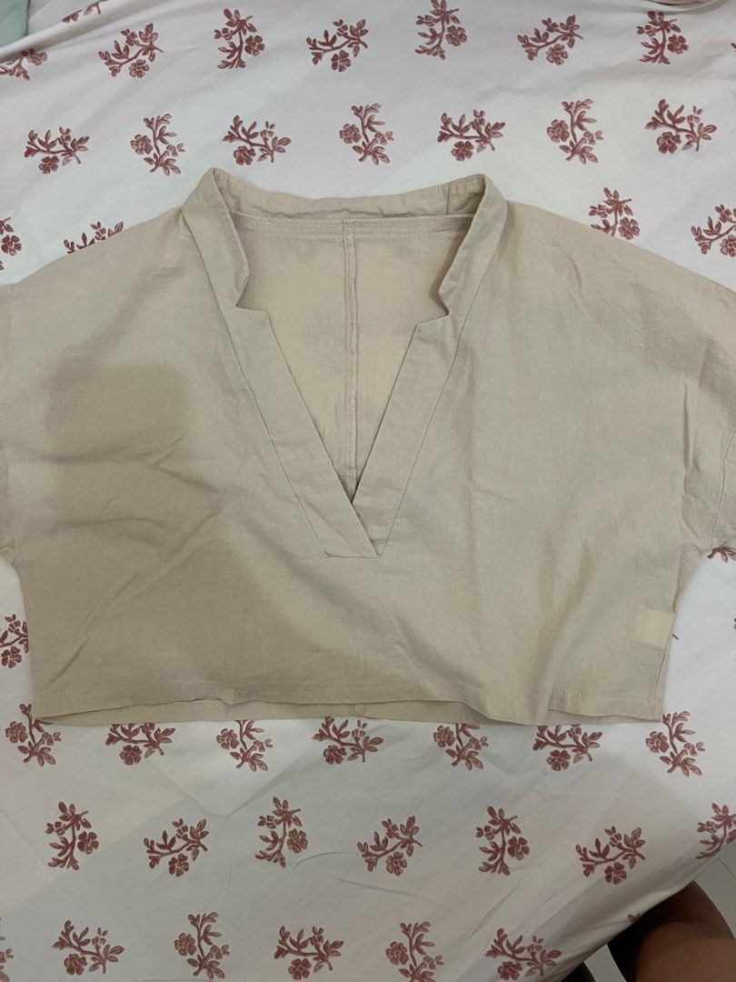 Shein cotton linen beige top (Category: Blouses) located in Tuguegarao City. Submitted by declutterf (Listing ID 1442235936, Image 1). Description: Cropped Fits Xs-M.