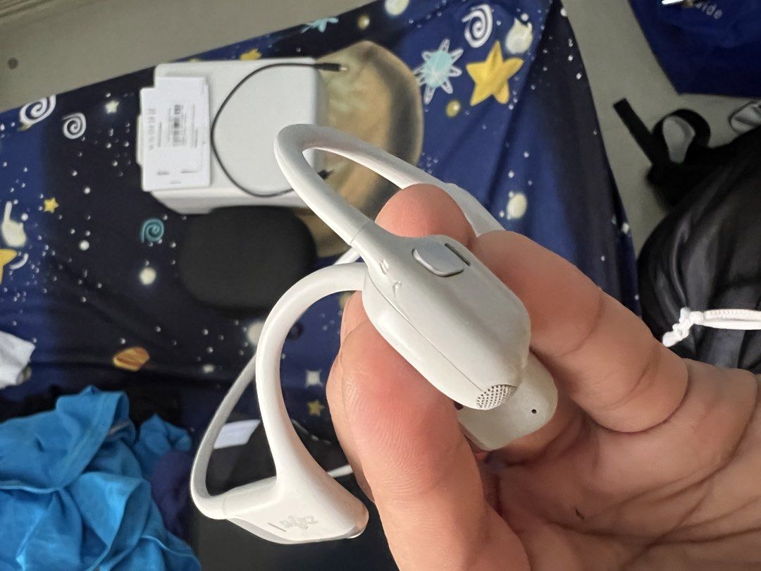 Shokz openrun pro 2 (Category: Headphones & Headsets) located in Manila. Submitted by mjaquila30 (Listing ID 1442199698, Image 2). Description: Complete, Hindi masyadong na gagamit. Issue may 2 dent. May kulot na kunti sa wire dahil nainitan and paint chip.