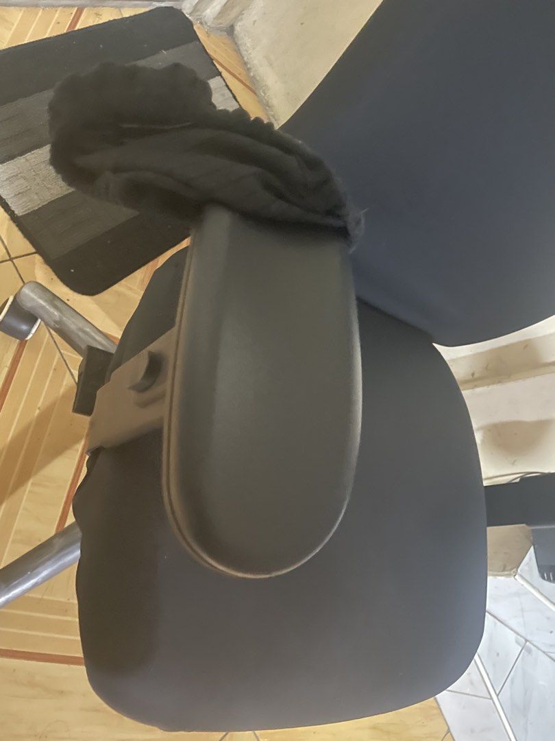 sihoo m18 (Category: Office Furniture & Fixtures) located in Navotas City. Submitted by pmn113 (Listing ID 1442268253, Image 2). Description: sihoo m18 no cracks on armrests with covers for: armrests headrest backrest and seat cushion prefer pick up if lalamove, shouldered by buyer needs cleaning.