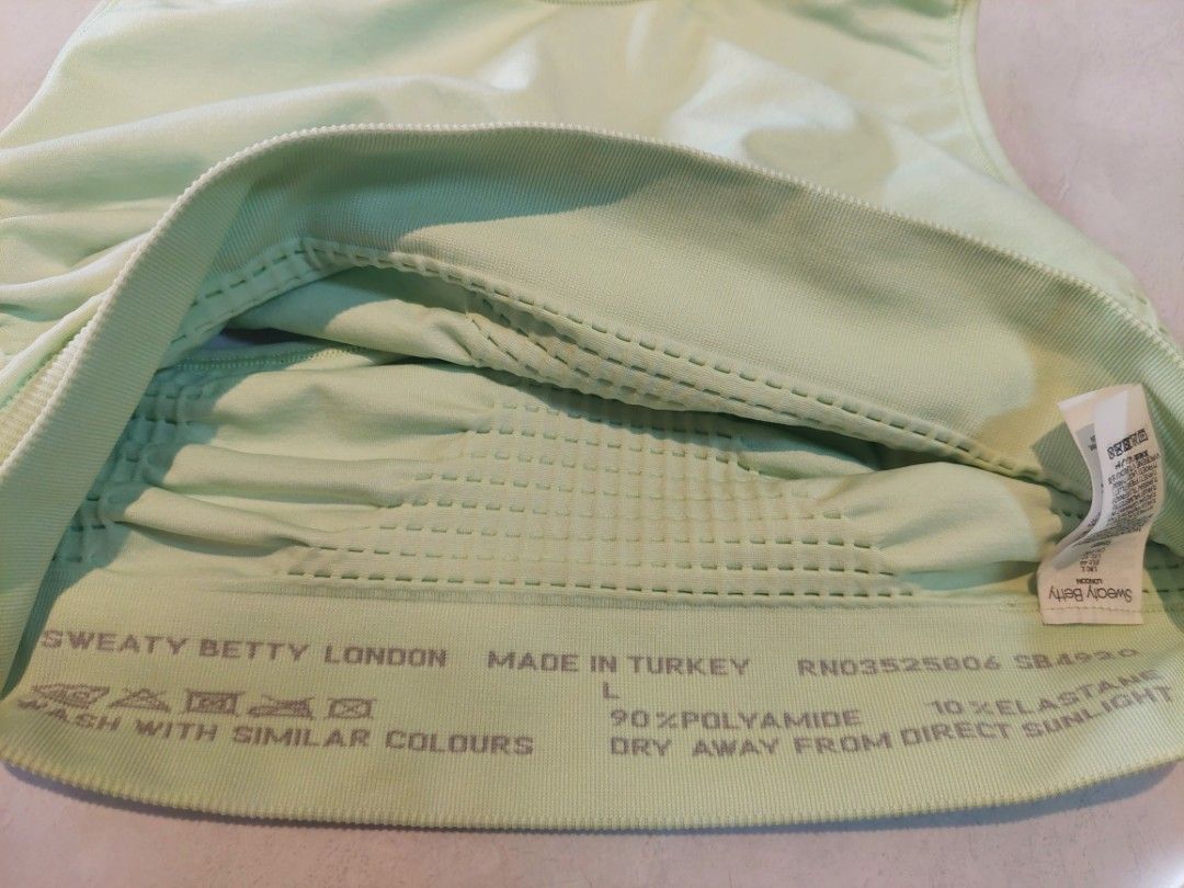 Sports Bra Mint Green (Category: Activewear) located in Rizal. Submitted by stobelly (Listing ID 1442169594, Image 3). Description: preloved fits medium frame.