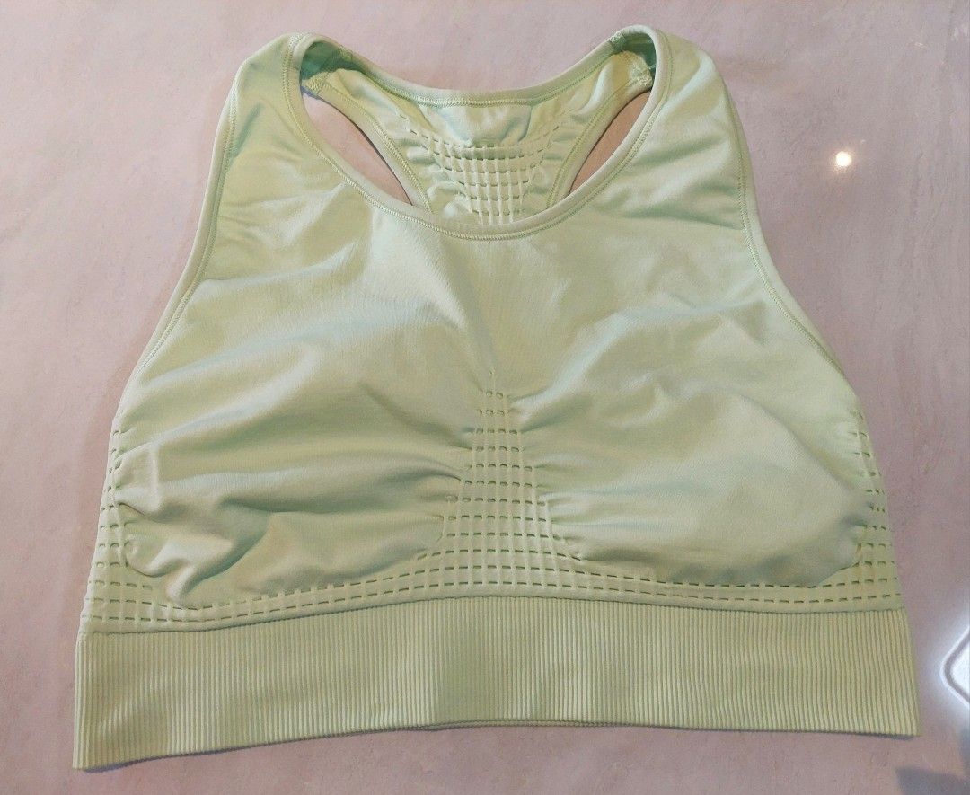 Sports Bra Mint Green (Category: Activewear) located in Rizal. Submitted by stobelly (Listing ID 1442169594, Image 1). Description: preloved fits medium frame.