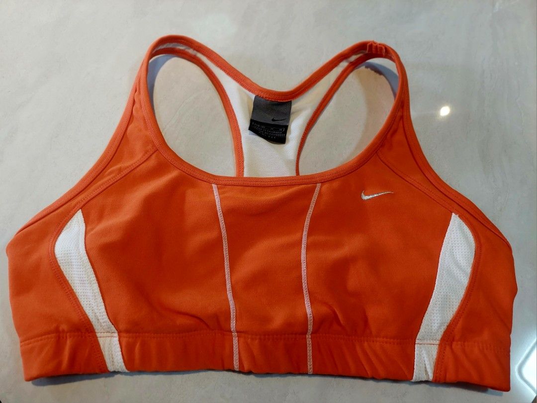 Sports Bra Nike (Category: Activewear) located in Rizal. Submitted by stobelly (Listing ID 1442168638, Image 1). Description: preloved in very good used condition.