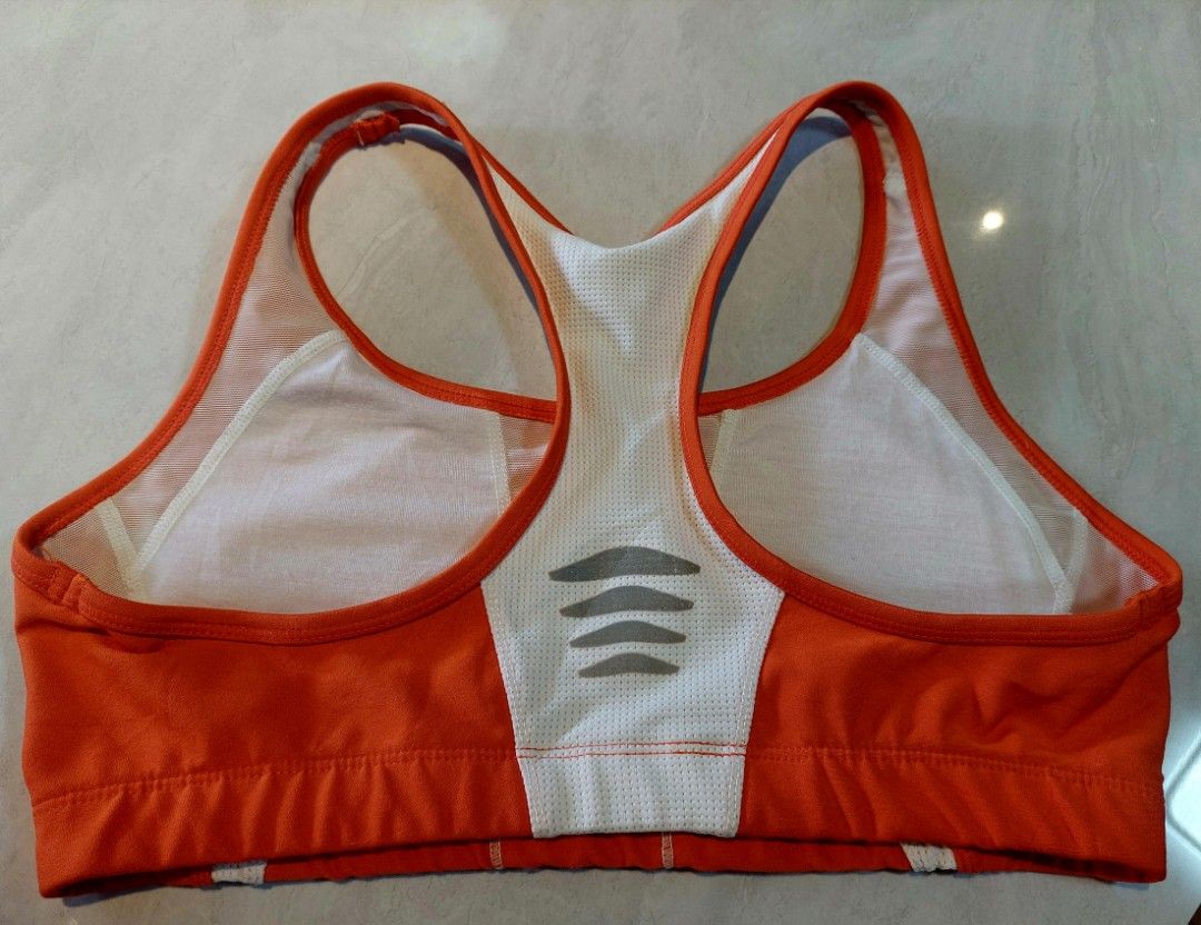 Sports Bra Nike (Category: Activewear) located in Rizal. Submitted by stobelly (Listing ID 1442168638, Image 2). Description: preloved in very good used condition.