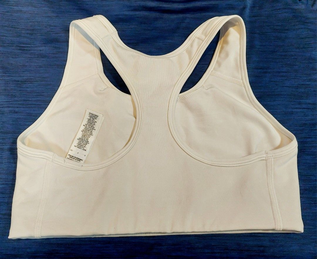 Sports Bra Nike White (Category: Activewear) located in Rizal. Submitted by stobelly (Listing ID 1442262900, Image 2). Description: preloved fits small.