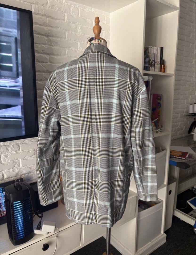 Stradivarius Plaid Double-Breasted Blazer XS (Category: Coats, Jackets and Outerwear) located in Pasay City. Submitted by em_declutters (Listing ID 1442191279, Image 3). Description: Used 2 times only.