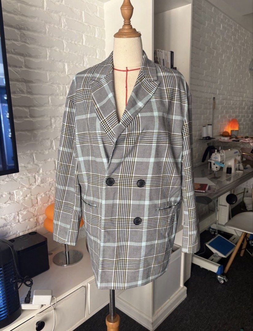 Stradivarius Plaid Double-Breasted Blazer XS (Category: Coats, Jackets and Outerwear) located in Pasay City. Submitted by em_declutters (Listing ID 1442191279, Image 1). Description: Used 2 times only.