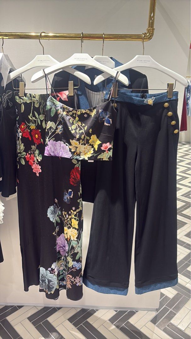 Styling & Declutter (Category: Dresses) located in Singapore. Submitted by dycrowned (Listing ID 1303775444, Image 1). Description: Style with your existing wardrobe and declutter them at the same time! Styling service includes reorganizing your wardrobe $50/hr.