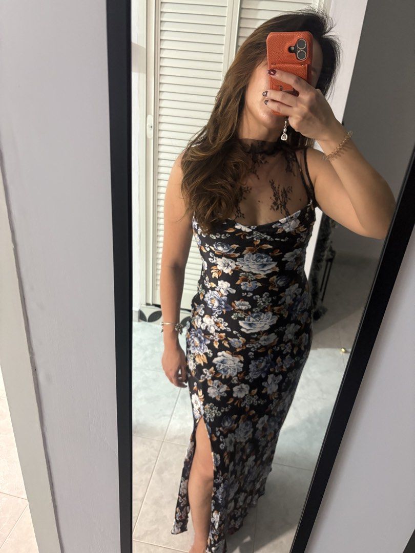 Styling & Declutter (Category: Dresses) located in Singapore. Submitted by dycrowned (Listing ID 1303775444, Image 6). Description: Style with your existing wardrobe and declutter them at the same time! Styling service includes reorganizing your wardrobe $50/hr.