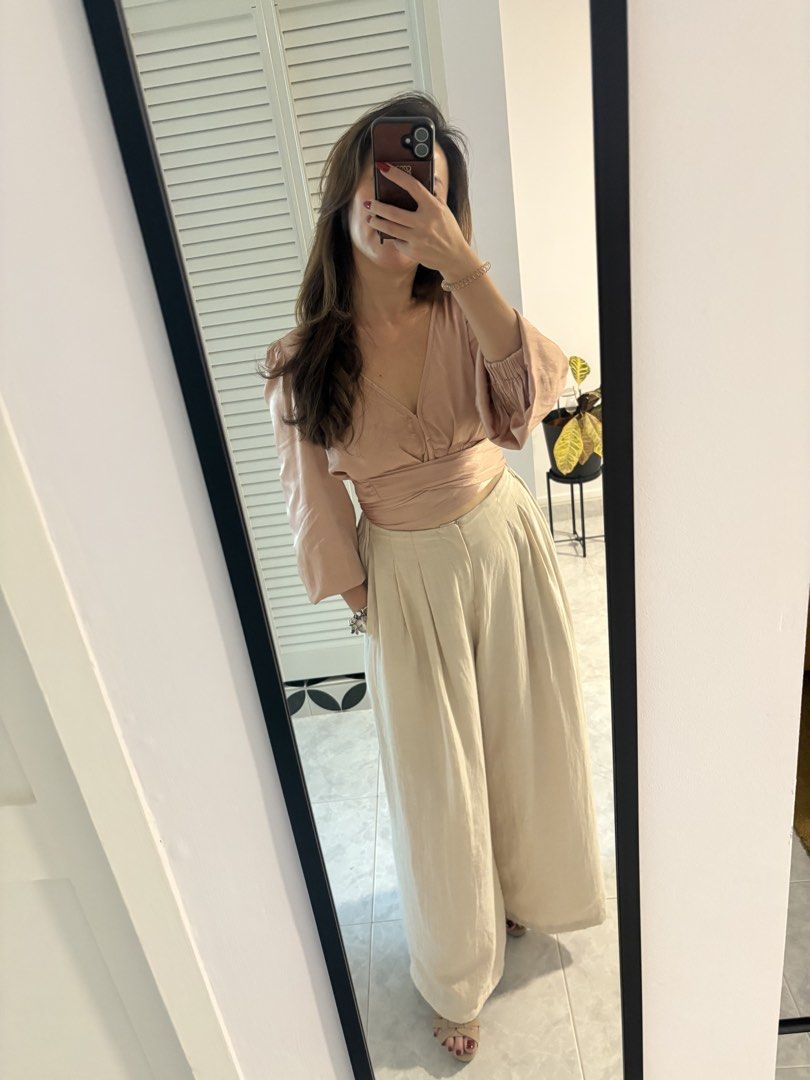 Styling & Declutter (Category: Dresses) located in Singapore. Submitted by dycrowned (Listing ID 1303775444, Image 4). Description: Style with your existing wardrobe and declutter them at the same time! Styling service includes reorganizing your wardrobe $50/hr.