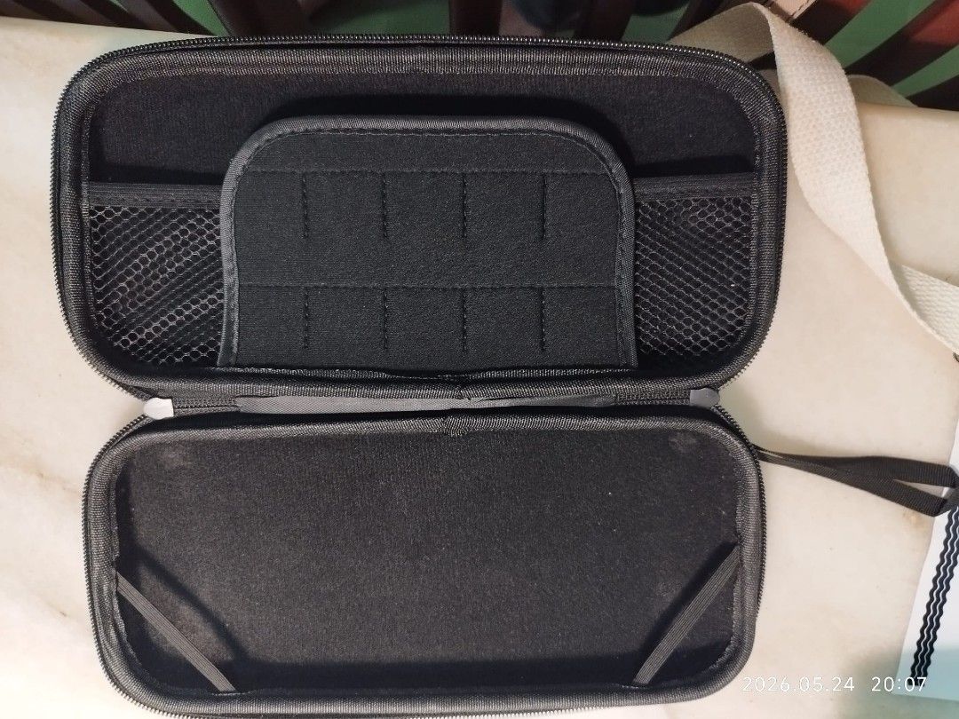 Switch accessory (Category: Cases & Covers) located in Singapore. Submitted by dayng (Listing ID 1442311439, Image 3). Description: Good condition All for $8.