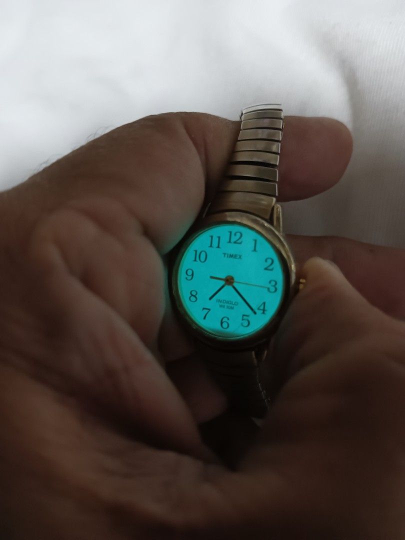 Timex Indiglo Ladies Watch (Category: Women's Watches) located in Quezon City. Submitted by kenz1000 (Listing ID 1442156553, Image 2). Description: For Sale -Original Timex Indiglo ladies watch -In good working condition -used, expect some minor hairline scratch -850php -Litex Commonwealth meetup/pickup, rider pickup si buyer magbook, regular LBC shipping.