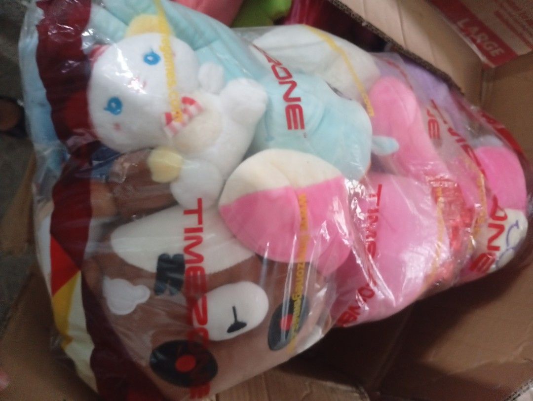 Timezone Claw Machine StuffToys (Category: Designer & Blind Box Toys) located in Taguig. Submitted by mgaabubotniligaya (Listing ID 1442238070, Image 3). Description: For Bundle Mixed Assorted Sizes No choosing Declare as is - maaaring marumi, may konting damage or mahimulmol... 25 pieces - 1,000 10 pieces - 500 5 pieces - 300 ❗Preloved ❗Needs Cleaning / washing ❗Bawal sa maarte at maselan ❗No return. No exchange. No refund ❗All items as is decla
