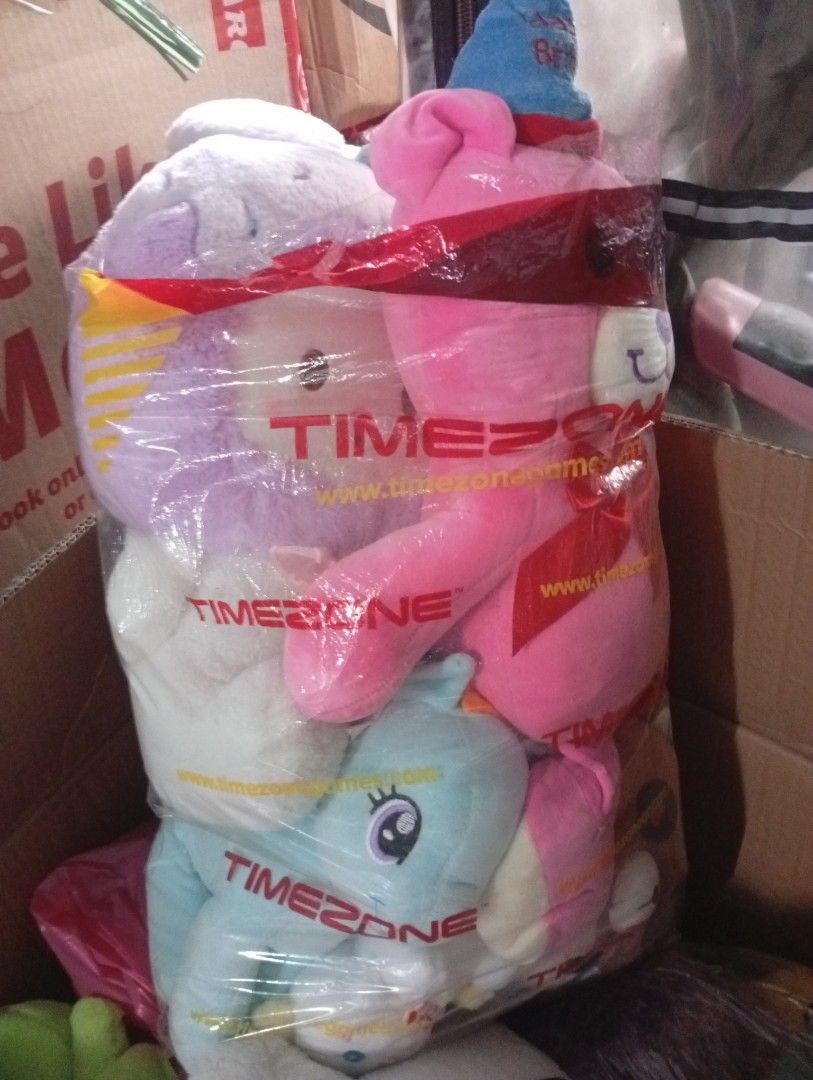 Timezone Claw Machine StuffToys (Category: Designer & Blind Box Toys) located in Taguig. Submitted by mgaabubotniligaya (Listing ID 1442238070, Image 2). Description: For Bundle Mixed Assorted Sizes No choosing Declare as is - maaaring marumi, may konting damage or mahimulmol... 25 pieces - 1,000 10 pieces - 500 5 pieces - 300 ❗Preloved ❗Needs Cleaning / washing ❗Bawal sa maarte at maselan ❗No return. No exchange. No refund ❗All items as is decla
