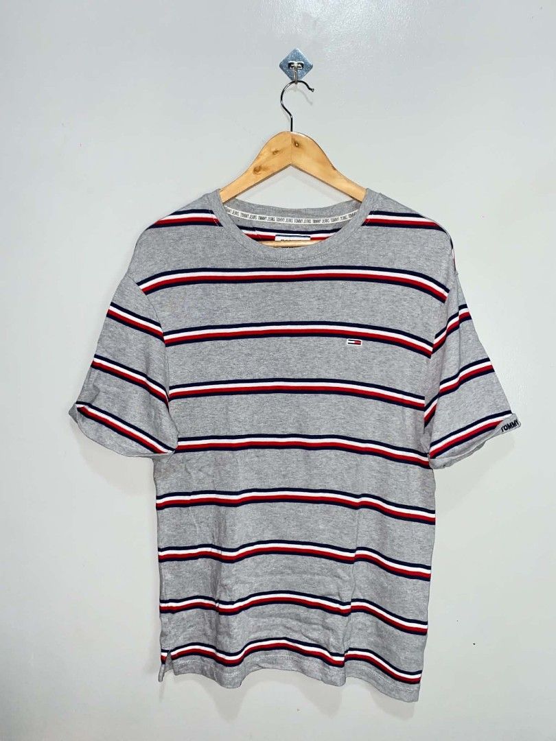Tommy Hilfiger T-shirt (Category: Activewear) located in Bago City. Submitted by classic_picked_up (Listing ID 1442271145, Image 1). Description: excellent no issue 20.5 by 27.5 best fit medium.