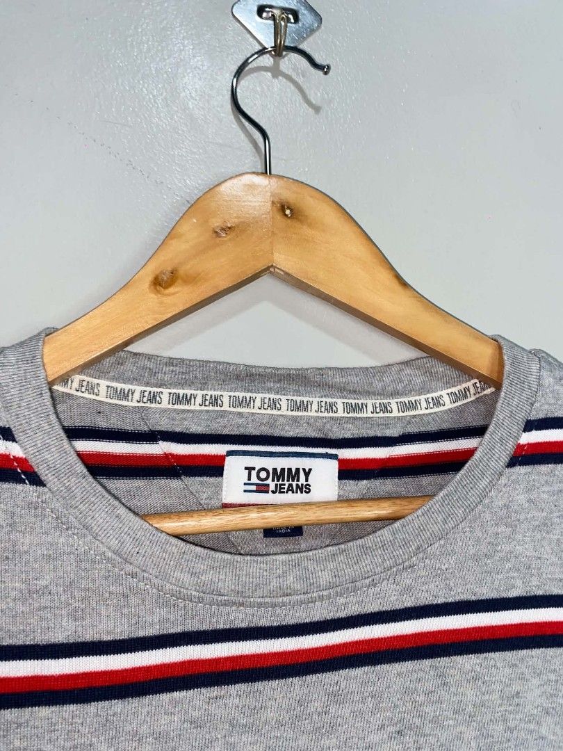 Tommy Hilfiger T-shirt (Category: Activewear) located in Bago City. Submitted by classic_picked_up (Listing ID 1442271145, Image 3). Description: excellent no issue 20.5 by 27.5 best fit medium.