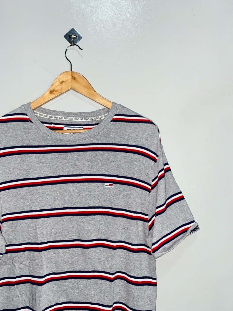 Tommy Hilfiger T-shirt (Category: Activewear) located in Bago City. Submitted by classic_picked_up (Listing ID 1442271145, Image 2). Description: excellent no issue 20.5 by 27.5 best fit medium.