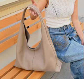 (Category: ) located in . Submitted by la.bag.gallery (Listing ID 1442343472, Image 1). Description: .