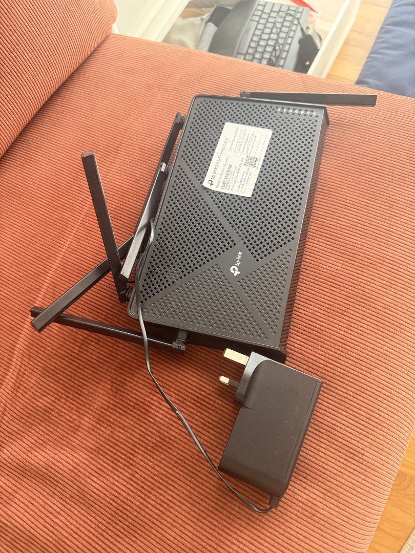 TP-Link WiFi Router with Power Adapter475017831577692160
