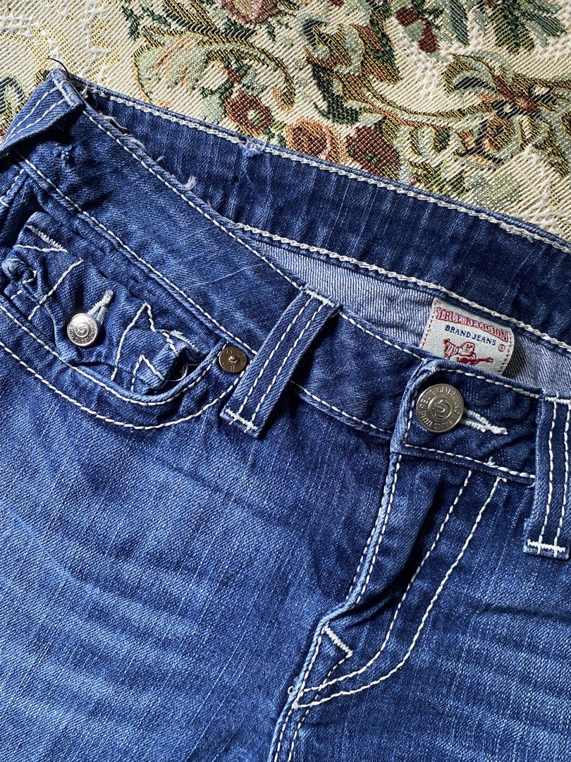 True Religion Y2k Low Rise Denim Capri Shorts (Category: Shorts) located in Dinalupihan. Submitted by chwy_mad (Listing ID 1442189838, Image 3). Description: - Waist: 31 cm, Length: 15 inches - Pockets: Two back pockets with signature True Religion stitching - See photos for flaws! .
