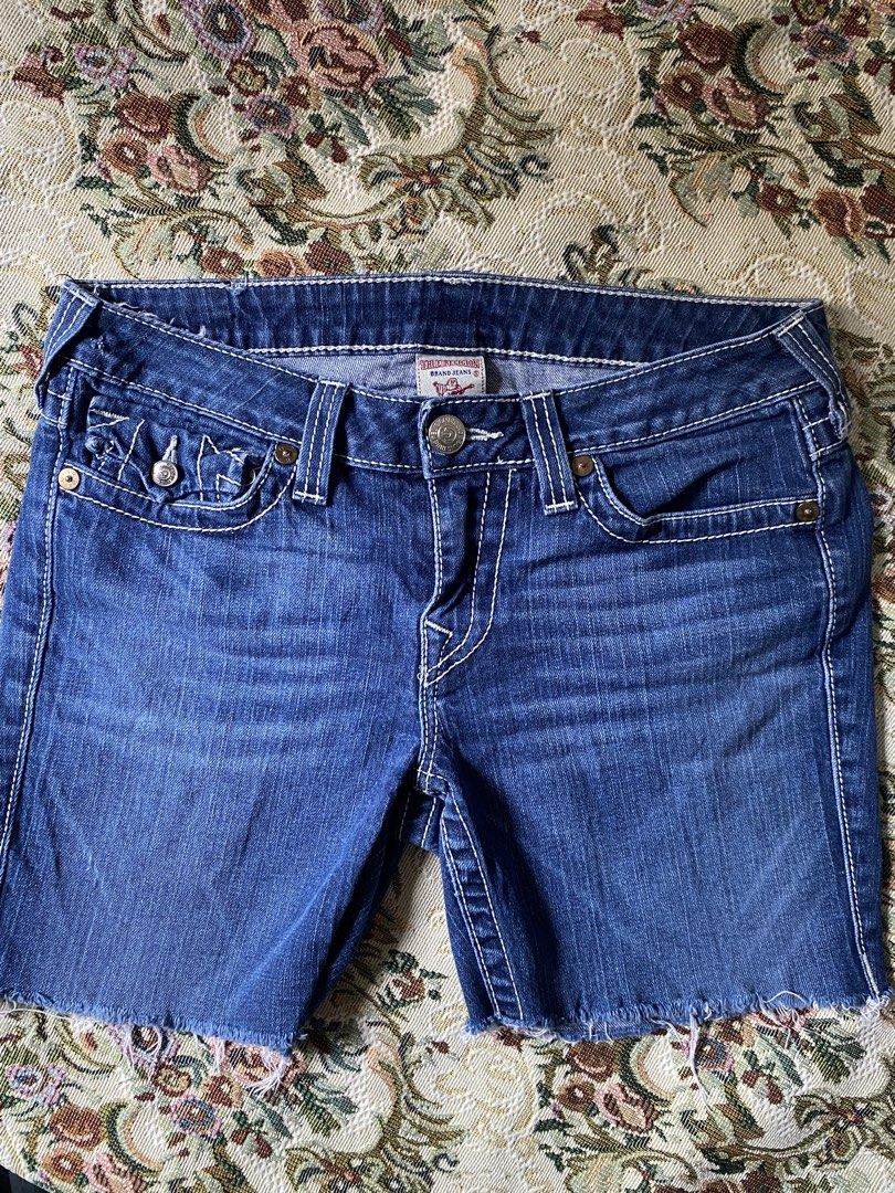 True Religion Y2k Low Rise Denim Capri Shorts (Category: Shorts) located in Dinalupihan. Submitted by chwy_mad (Listing ID 1442189838, Image 2). Description: - Waist: 31 cm, Length: 15 inches - Pockets: Two back pockets with signature True Religion stitching - See photos for flaws! .