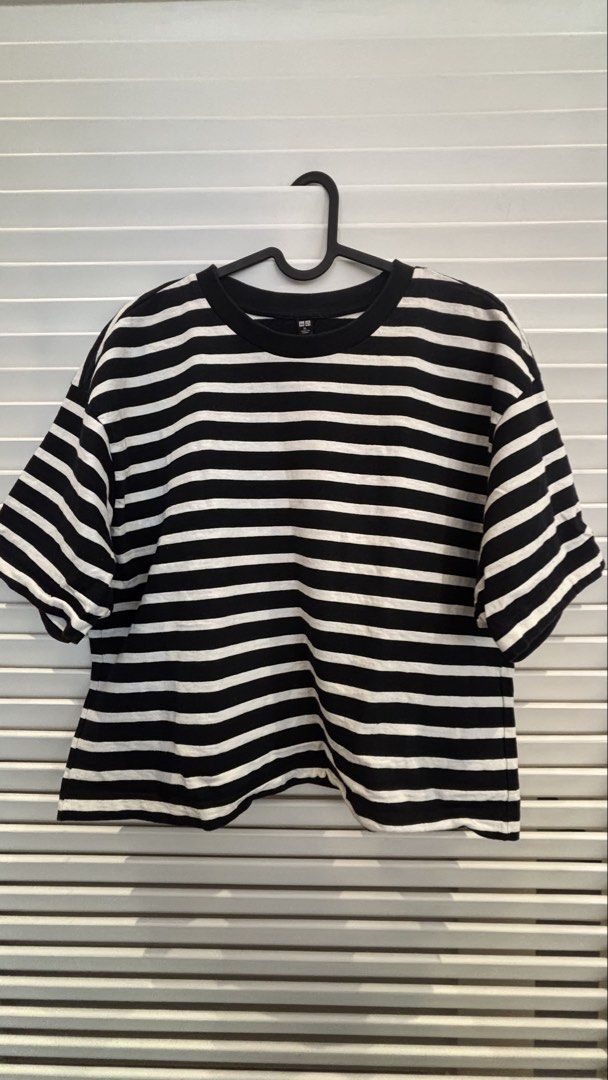 Uniqlo Cropped Shirt (Category: Shirts) located in Quezon City. Submitted by ianplsss (Listing ID 1442241041, Image 1). Description: These items are personal items. Decluttering lang to make space for new ones. Prices are negotiable. Willing to give special prices if 3 or more. Message me for size and measurement and if you want more photos. Location: Quezon City Shipping will be shouldered by buyer..