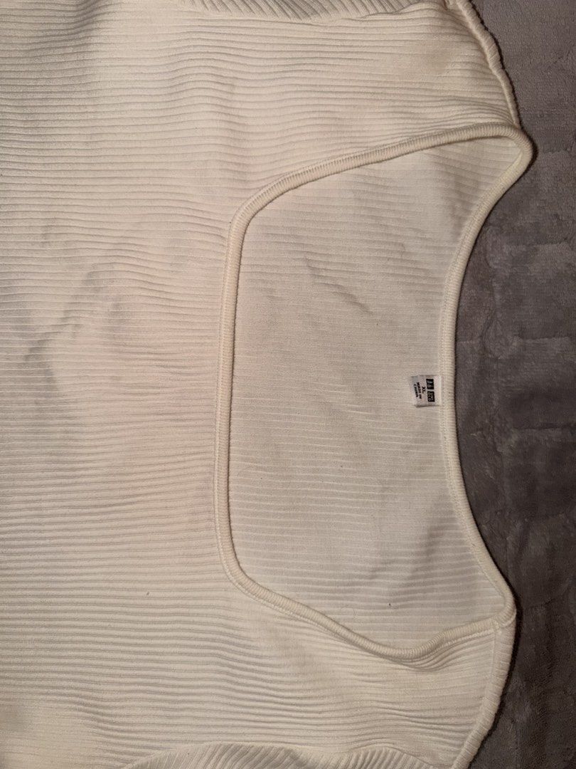 UNIQLO WHITE RIBBED TANK TOP (Category: Blouses) located in Makati City. Submitted by inxdnl (Listing ID 1442308237, Image 2). Description: SIZE: XL ORIGINAL CROPPED FIT STRETCHY MATERIAL WORN ONCE ONLY, NOT ABUSED NO DAMAGE OR FLAW CAN SEND MEASUREMENTS CAN SHIP ASAP TODAY MESSAGE ONLY IF INTERESTED, LOWEST PRICE ALREADY .