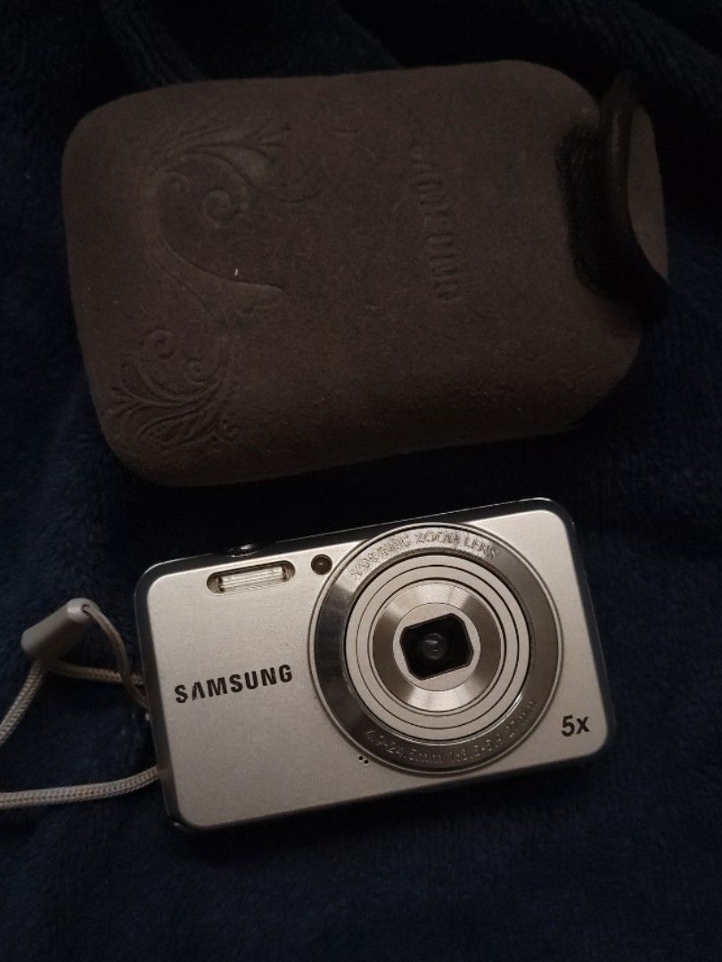 Untested Samsung ES80 Digital Camera with Pouch (Category: Cameras) located in Santa Ana. Submitted by van_montoya (Listing ID 1442159071, Image 1). Description: Untested Samsung ES80 Digicam - *no battery to test - Silver - Unit only - Includes soft Samsung pouch - Delivery MOP: Cash/Gcash MOD: lalamove/jnt (shouldered by buyer) PM me for more info.