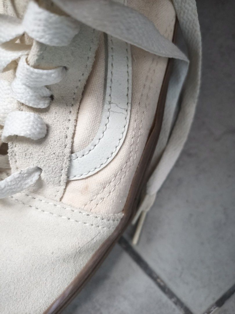Vans Old Skool Cream Suede Sneakers (Category: Sneakers) located in Makati City. Submitted by psalm23 (Listing ID 1442252050, Image 2). Description: - Cream Vans Old Skool sneakers - Suede and canvas upper - Classic gum sole - Laces show slight discoloration - Some creasing on the sides - Soles have visible wear but plenty of life left - Comes with extra laces.