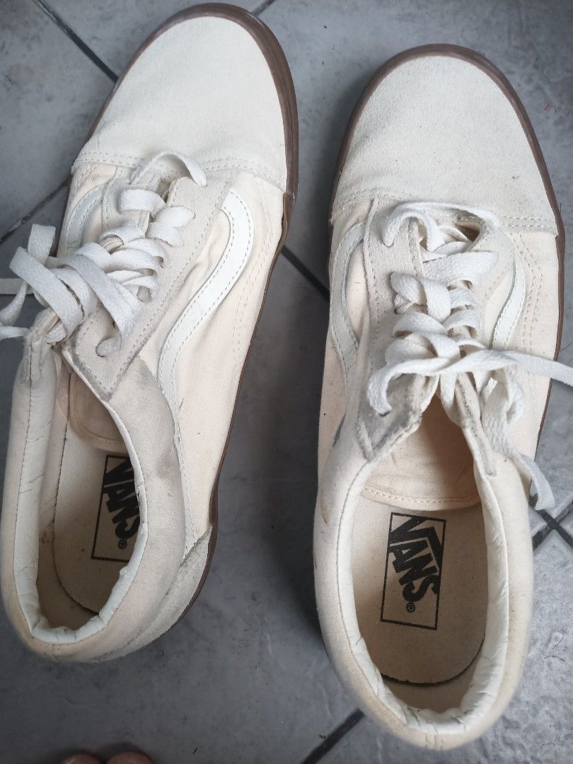 Vans Old Skool Cream Suede Sneakers (Category: Sneakers) located in Makati City. Submitted by psalm23 (Listing ID 1442252050, Image 3). Description: - Cream Vans Old Skool sneakers - Suede and canvas upper - Classic gum sole - Laces show slight discoloration - Some creasing on the sides - Soles have visible wear but plenty of life left - Comes with extra laces.