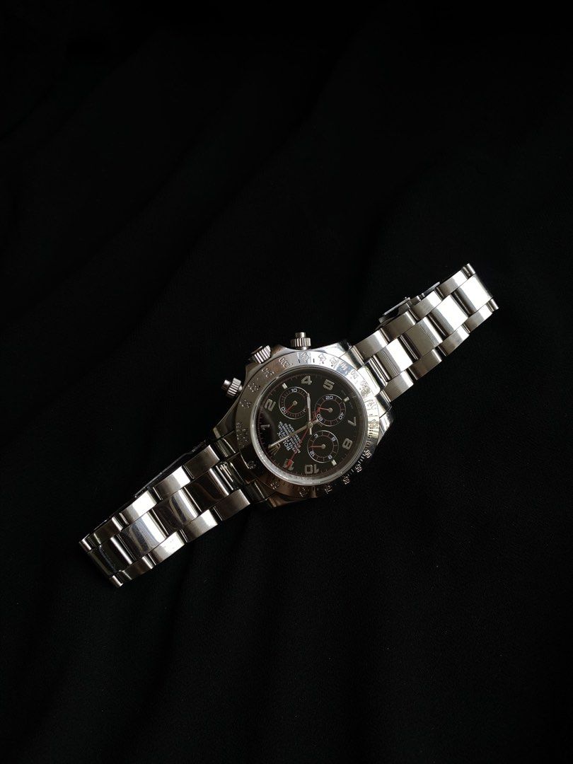 Vintage 18k Silver Watch for Men (Category: Men's Watches) located in Manila. Submitted by immettie_09 (Listing ID 1442238165, Image 3). Description: See the picture above for details. Condition: •Good Working Condition •Minimal scratches RFS: Declutting and selling it because it’s too big for my wrist. Meetup around Circuit Makati.