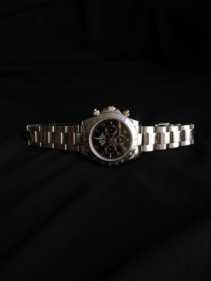 Vintage 18k Silver Watch for Men (Category: Men's Watches) located in Manila. Submitted by immettie_09 (Listing ID 1442238165, Image 2). Description: See the picture above for details. Condition: •Good Working Condition •Minimal scratches RFS: Declutting and selling it because it’s too big for my wrist. Meetup around Circuit Makati.