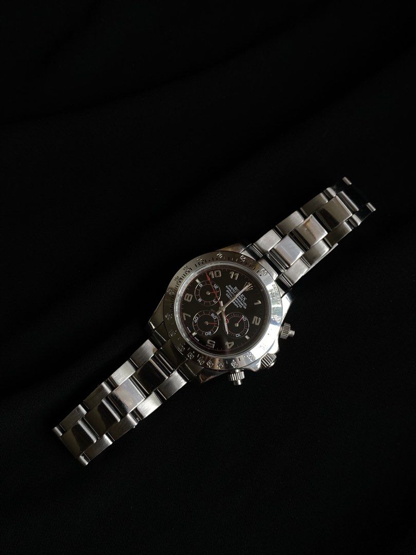 Vintage 18k Silver Watch for Men (Category: Men's Watches) located in Manila. Submitted by immettie_09 (Listing ID 1442238165, Image 1). Description: See the picture above for details. Condition: •Good Working Condition •Minimal scratches RFS: Declutting and selling it because it’s too big for my wrist. Meetup around Circuit Makati.
