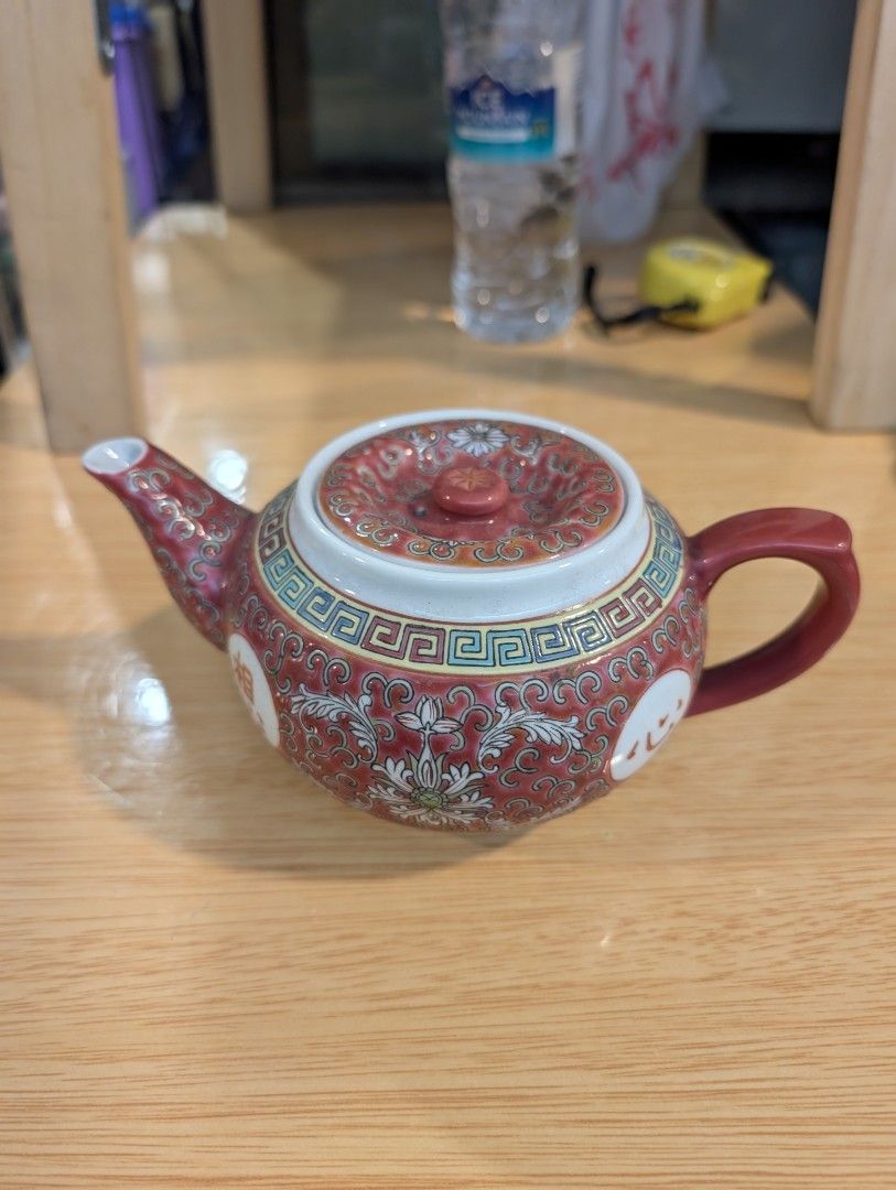 Vintage Chinese Teapot and 5 Teacups Set