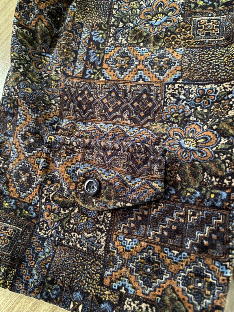 Vintage Patchwork Print Velvet Vest (Category: Vests) located in Bulacan. Submitted by spicycheetaur (Listing ID 1442165606, Image 3). Description: XS-S GCash/Maribank J&T.