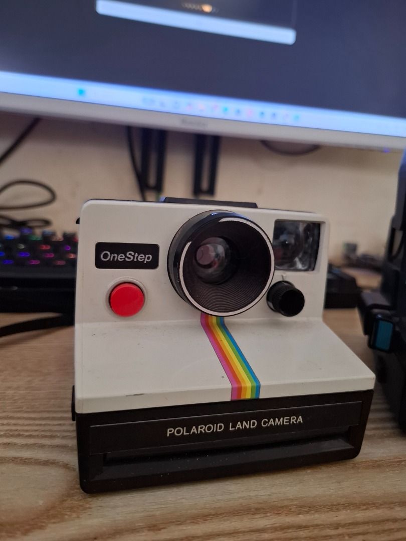 Vintage Polaroid onestep (Category: Cameras) located in Caloocan City. Submitted by jatrix (Listing ID 1442224429, Image 2). Description: Vintage polaroid camera. - Polaroid Onestep - 1977 model - Polaroid 650 - 1980's 3.5k for both na lang Pm lang .