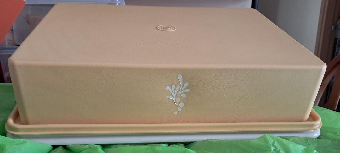 Vintage Tupperware Cake Taker Carrier Beige Floral