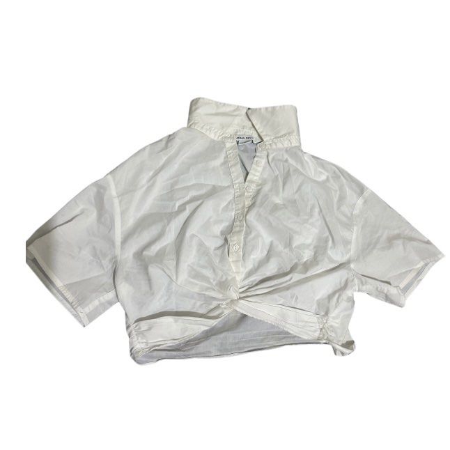 Urban Revivo White Collared Cropped Button Top (Category: Blouses) located in Manila. Submitted by declutterrrawr (Listing ID 1442308106, Image 1). Description: No issues RFS: Decluttering.