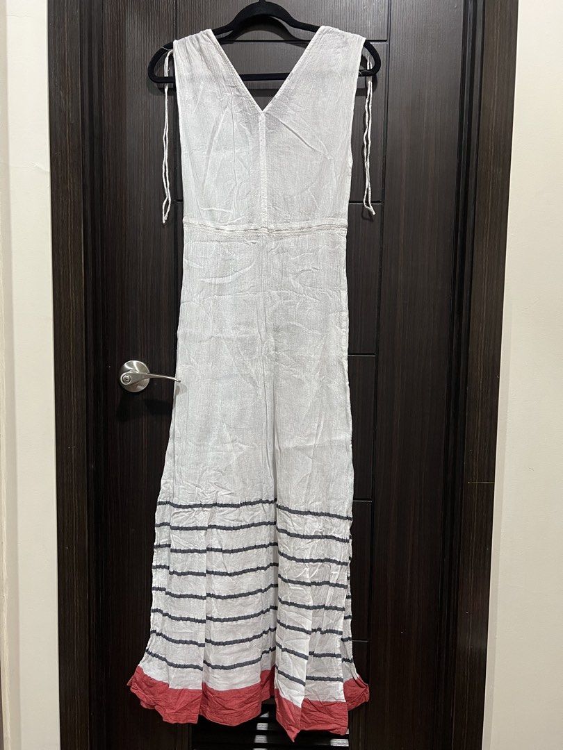 White Cover Up Dress (Category: Dresses) located in Quezon City. Submitted by ccloset.cleanup (Listing ID 1442336444, Image 2). Description: Ink Flaw, not noticeable when worn. Beach coverup. Thin material ❌ I WILL NOT REPLY TO LOW BALLERS 📣NO WHEN WORN PHOTOS, since flat-lay measurements are provided 🛵Mode of Delivery: Only Lalamove, Grab, or Angkas *Booking & Shipping fees, booked and shouldered by the Buyer* 💰Mode of Payment: GCash or Bank 