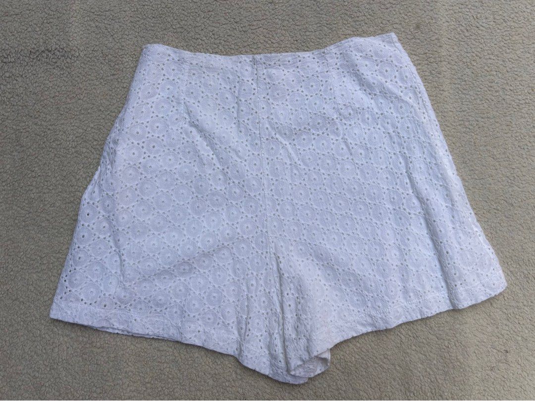 White Eyelet Set Coordinates (Category: Sets or Coordinates) located in Baguio. Submitted by robthegoddess (Listing ID 1442319992, Image 2). Description: best fits S.