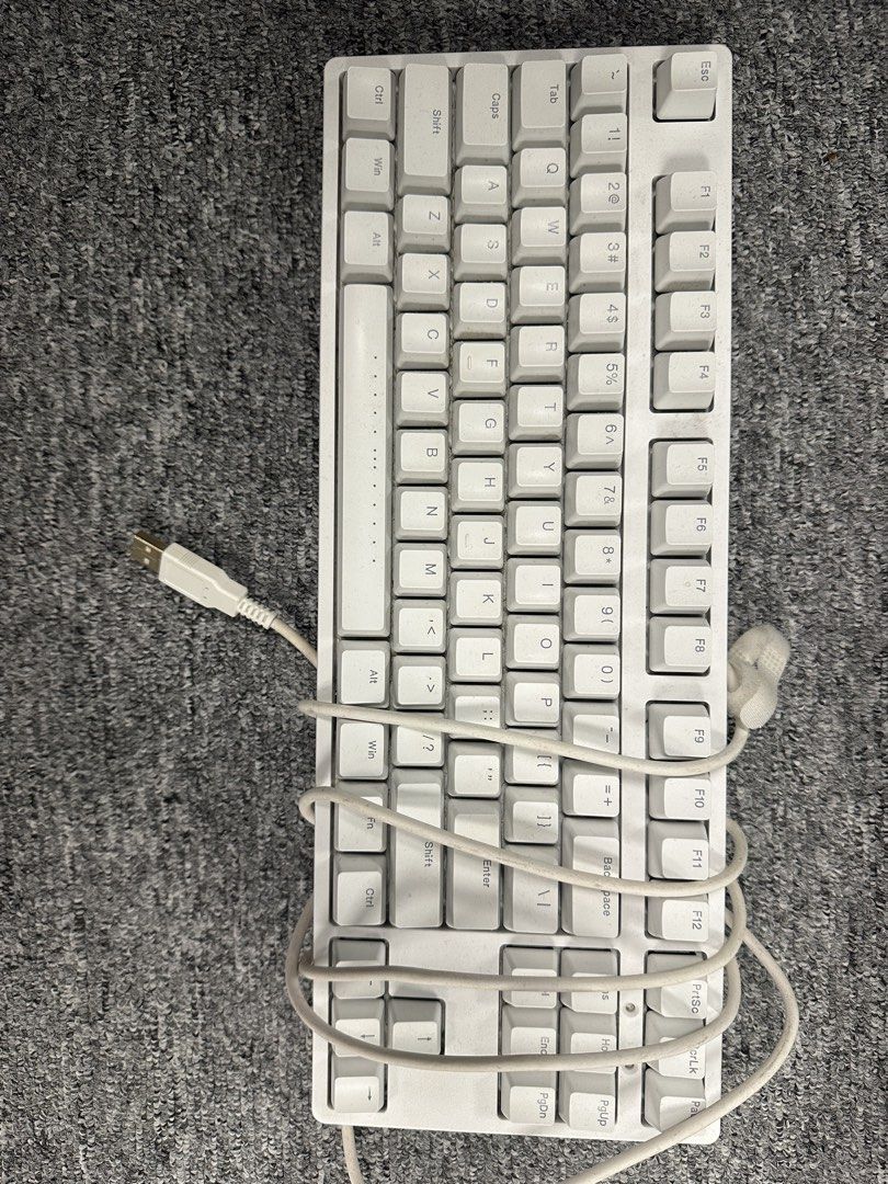 White Mechanical Keyboard with USB Cable474765540406732800