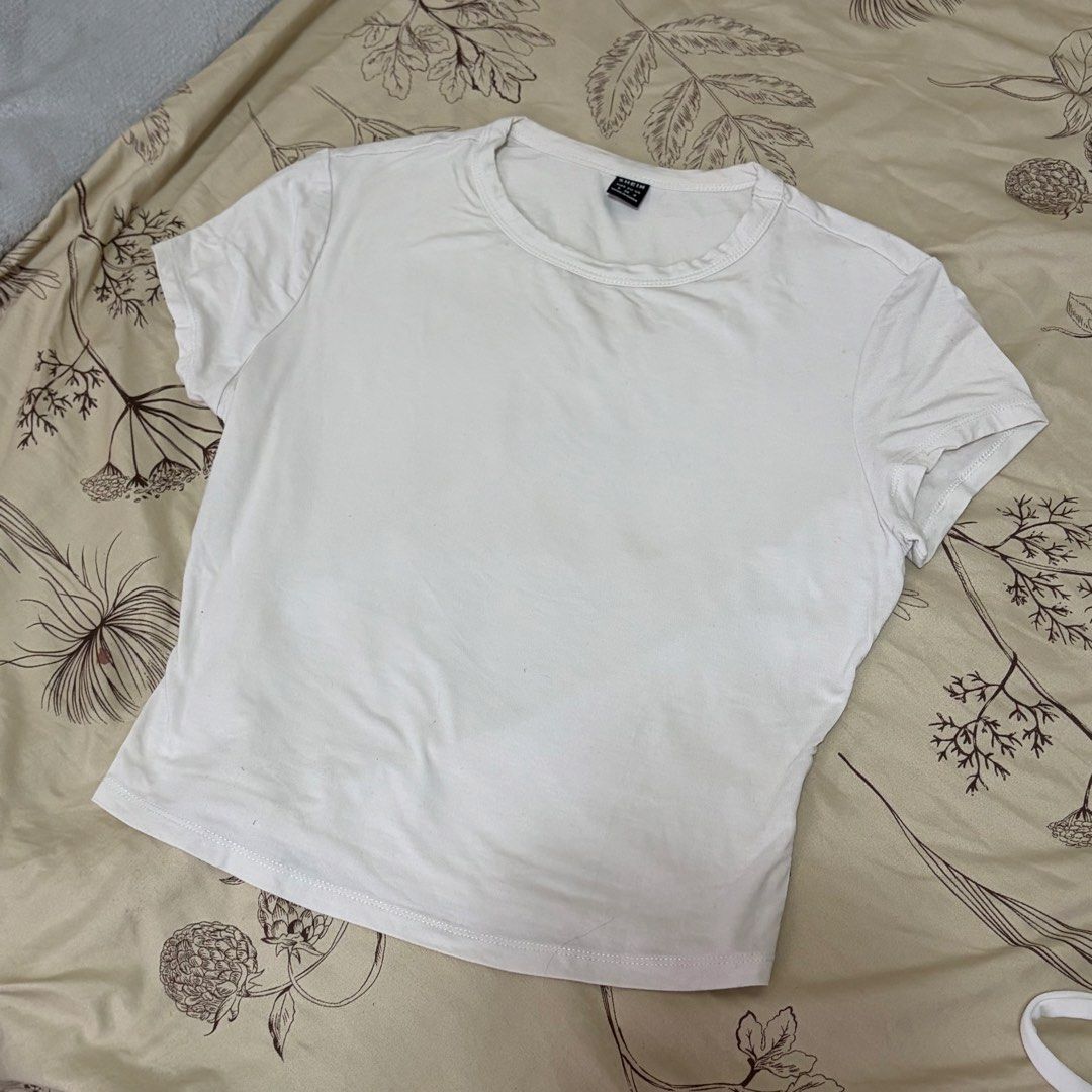 White Top Bundle (Category: Blouses) located in Bambang. Submitted by gigisells_ (Listing ID 1442282030, Image 2). Description: both xs-m no issues.