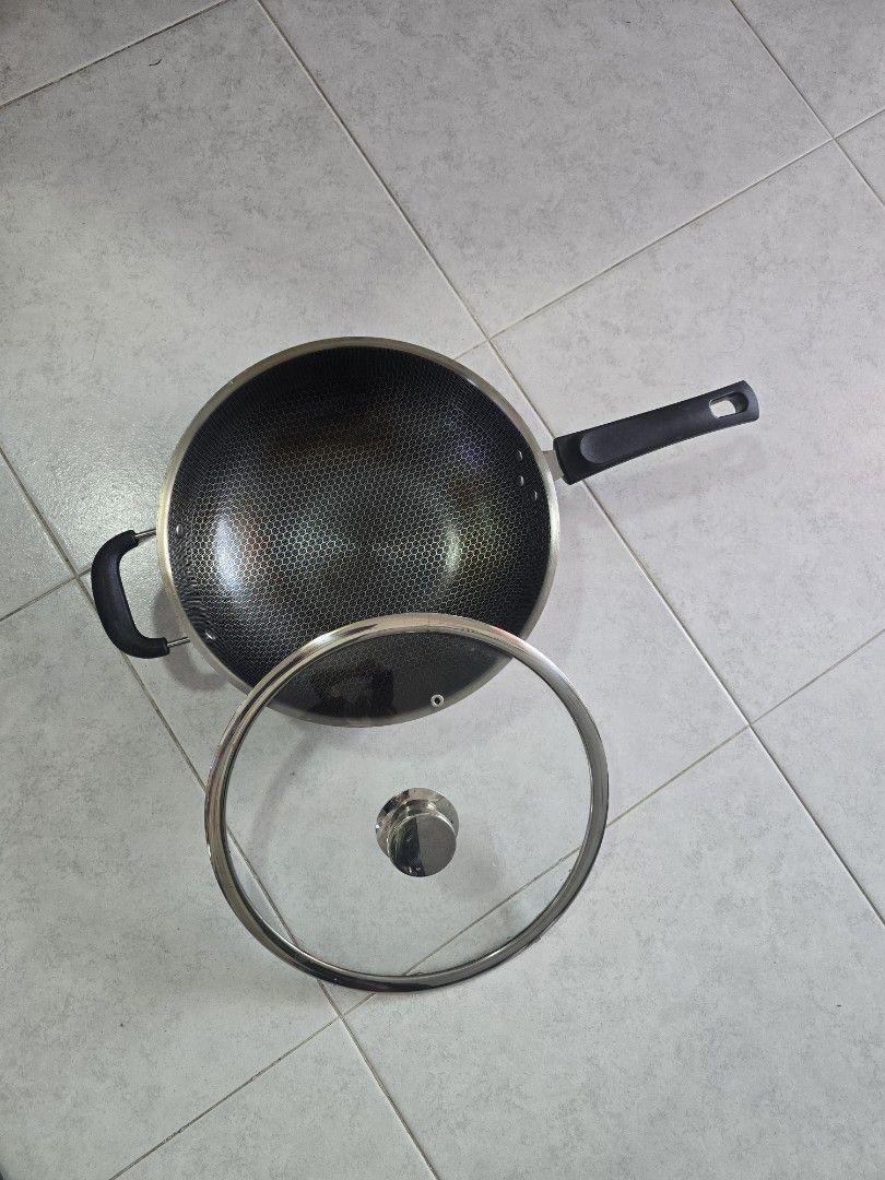 Wok with Glass Lid