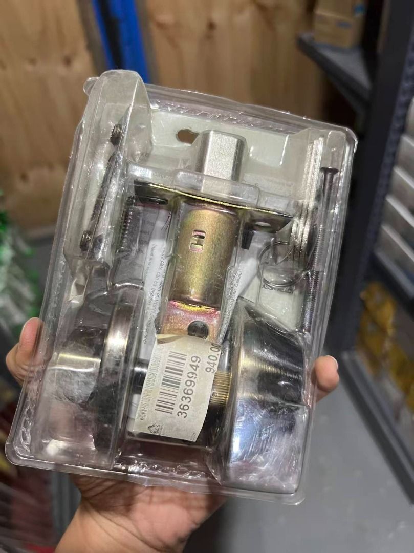 Yale Deadbolt Lock Single (Category: Locks, Doors & Gates) located in Paranaque City. Submitted by pilipinashop (Listing ID 1403880195, Image 2). Description: BRAND NEW sale .