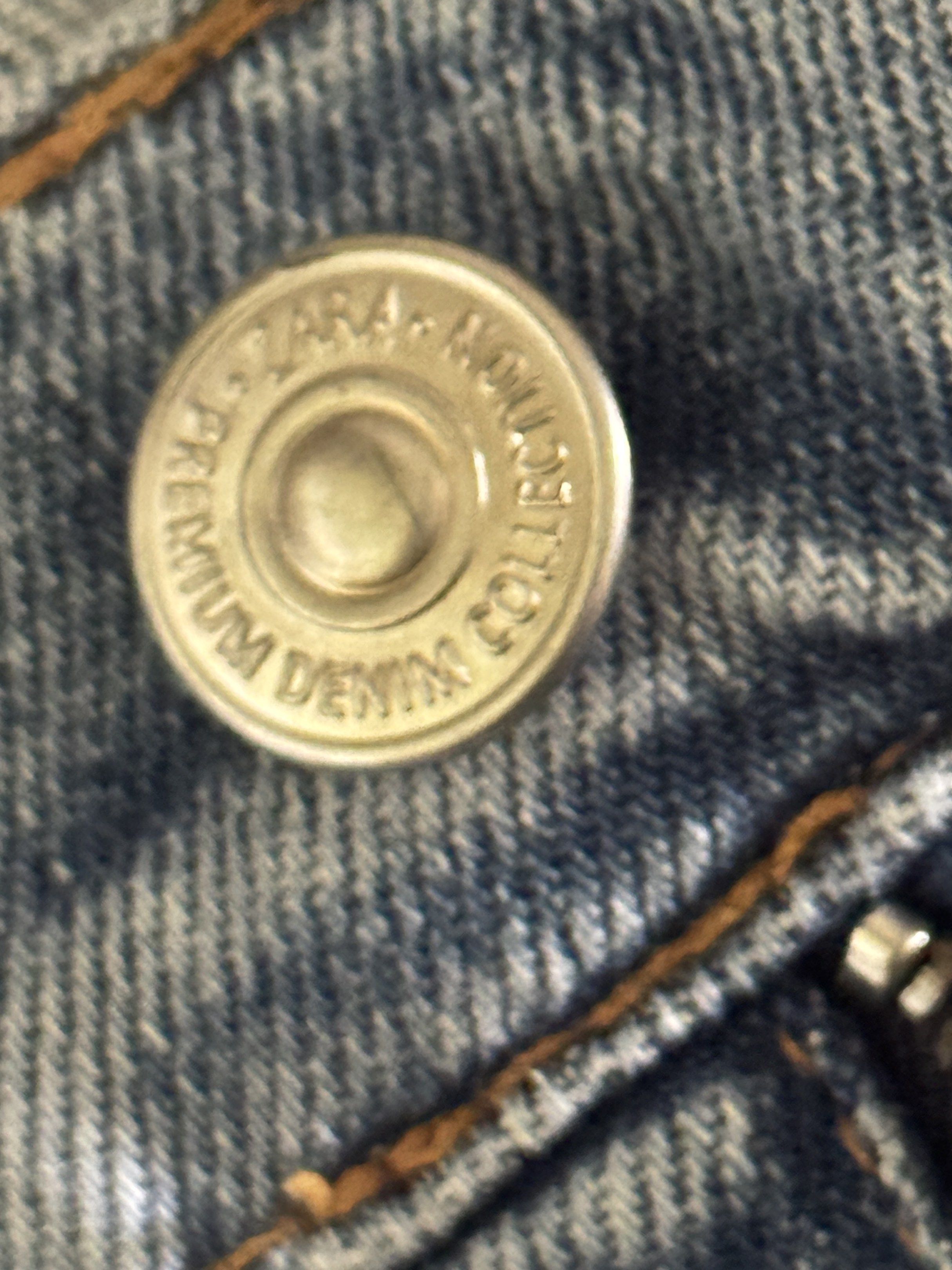 Zara jeans (Category: Jeans) located in Quezon City. Submitted by cornerco (Listing ID 1442220746, Image 3). Description: Laid flat dimes: Waist 17’ Length 36.5’ No issue Non stretch jeans (fabric type).
