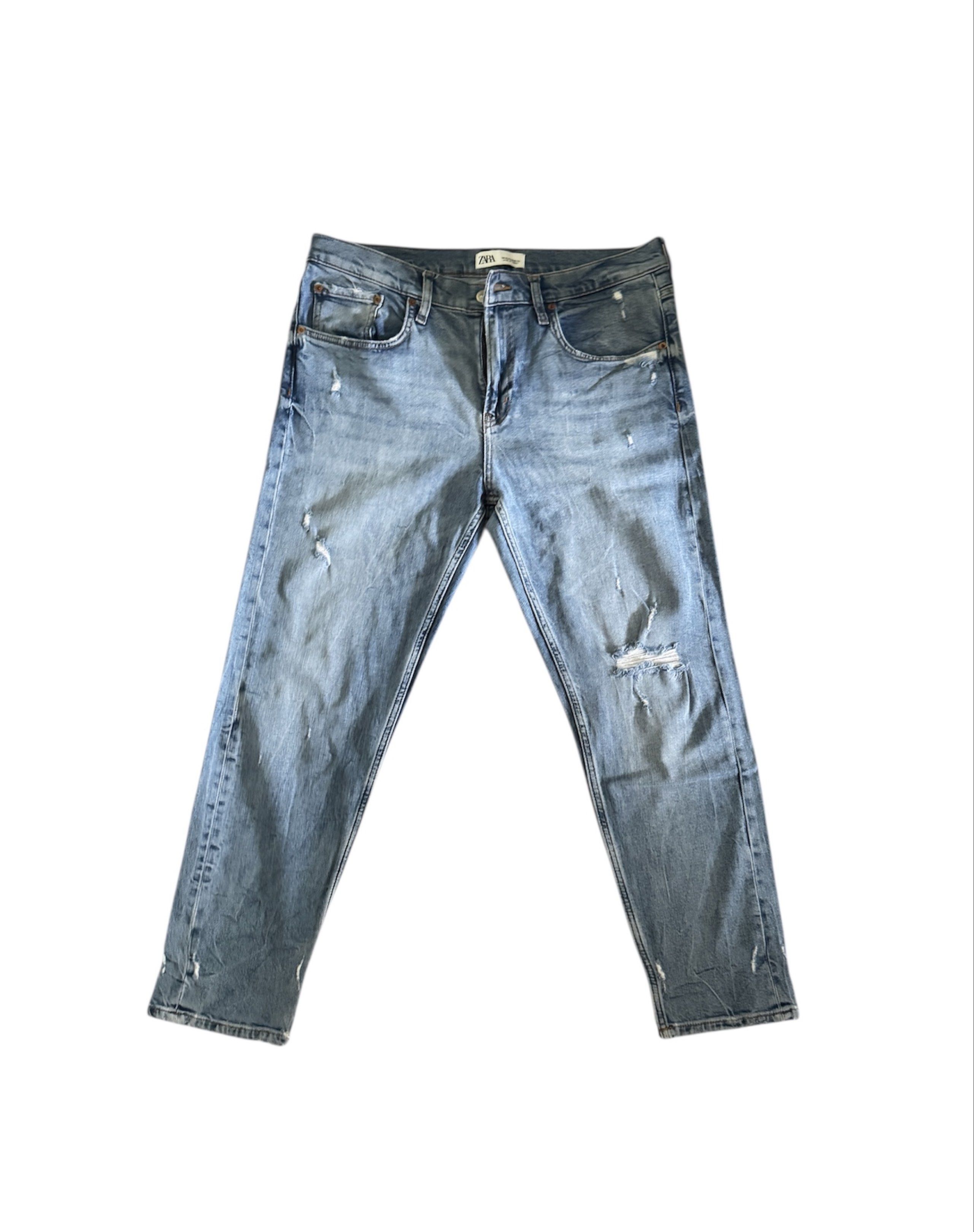 Zara jeans (Category: Jeans) located in Quezon City. Submitted by cornerco (Listing ID 1442220746, Image 1). Description: Laid flat dimes: Waist 17’ Length 36.5’ No issue Non stretch jeans (fabric type).