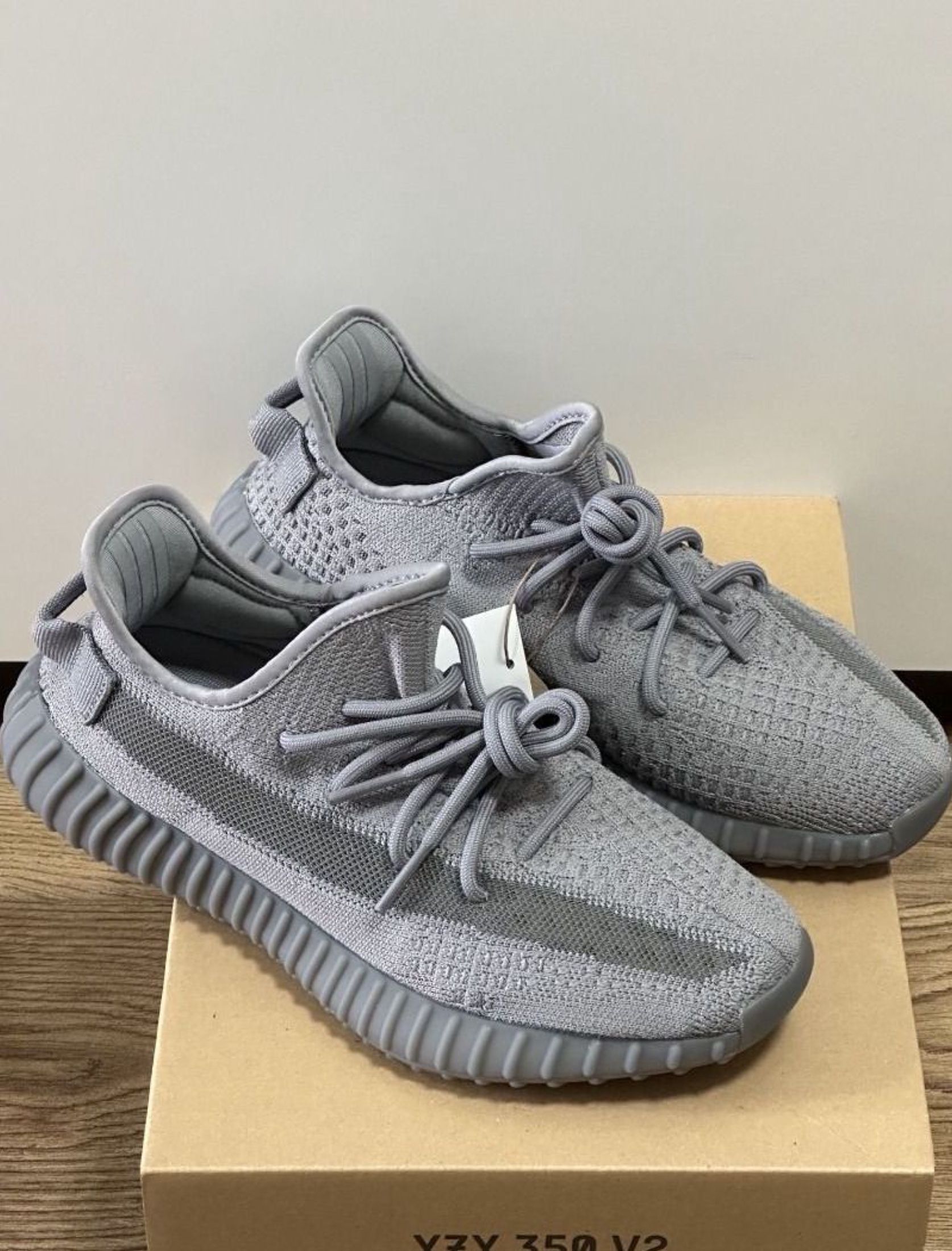 Adidas originals Yeezy Boost 350 V2 Shoes Grey (Category: Sneakers) located in Singapore. Submitted by poswiftstargg (Listing ID 1442488326, Image 2). Description: 🛒 Adidas In Stock Adidas originals Yeezy Boost 350 V2 Shoes Grey ✔ New ✔ Free ship ✔ Pay on delivery ✔ 3-day confirm Chat me to order 🛍.