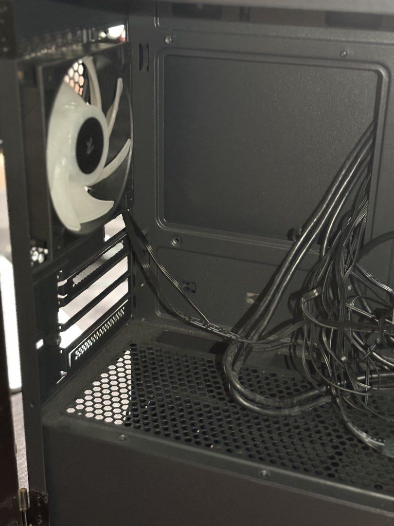 Aftershock PC Case with Tempered Glass Side Panel475512715546480645